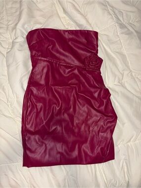 Forever 21 Strapless Satin Rose-Appliqué Mini Dress in Burgundy